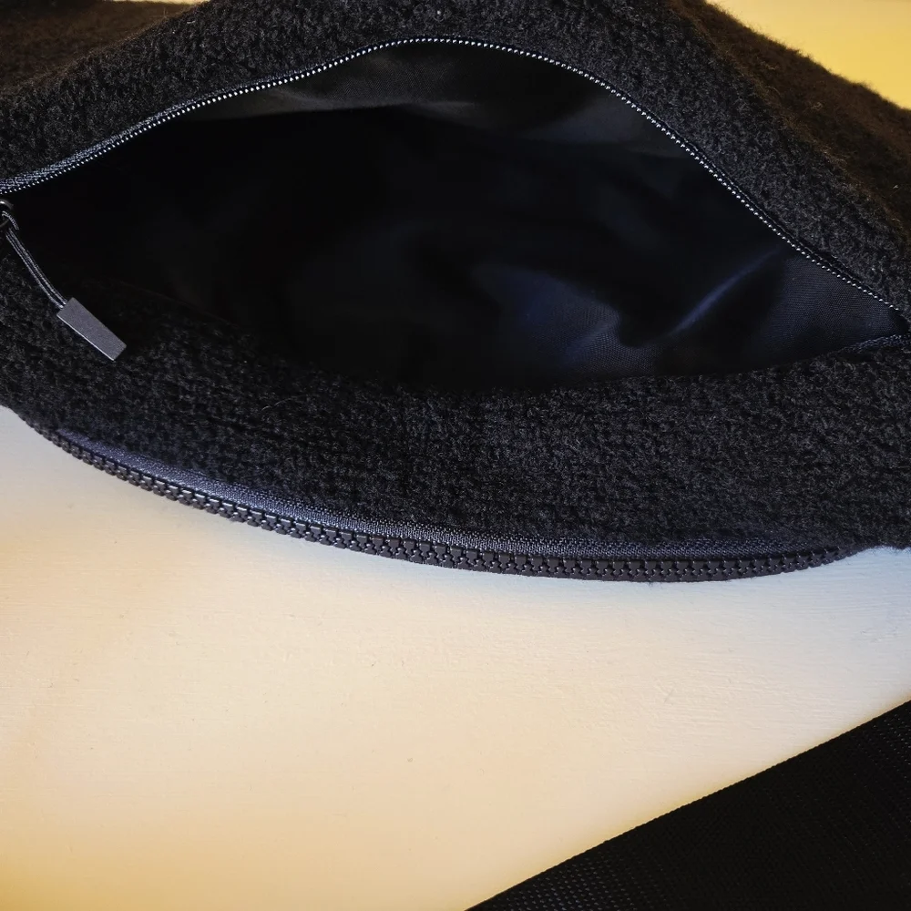 Lululemon On The Beat Black Sherpa Fleece Over The Shoulder Crossbody Belt Bag - Picture 11 of 14